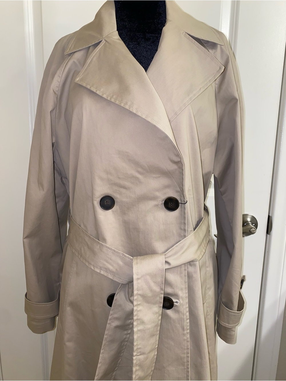 Zara Classic Long Double-Breasted Cotton Trench Coat in Light Tan - Picture 2 of 11